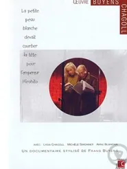 Het blanke meisje moest buigen voor keizer Hirohito